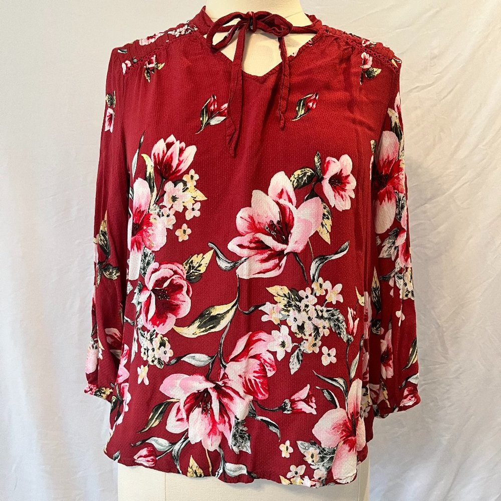 Collective Concepts Blouse Size Medium Top 3/4 Sleeves Tie Neck Floral